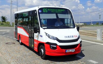 Minibus na Ústředním hřbitově se osvědčil. Znovu vyjede o Dušičkách